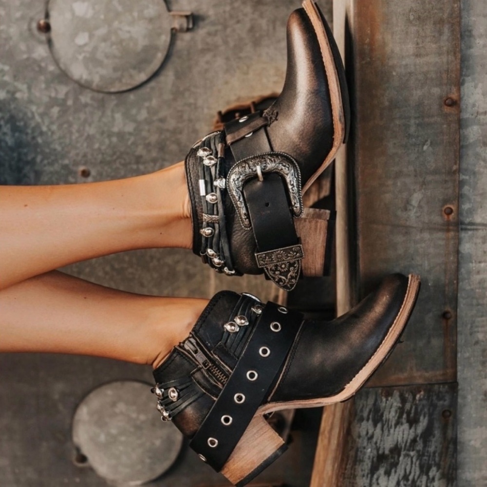 Freebird by Steven Saloon Western Black Ankle Boots with Silver Details